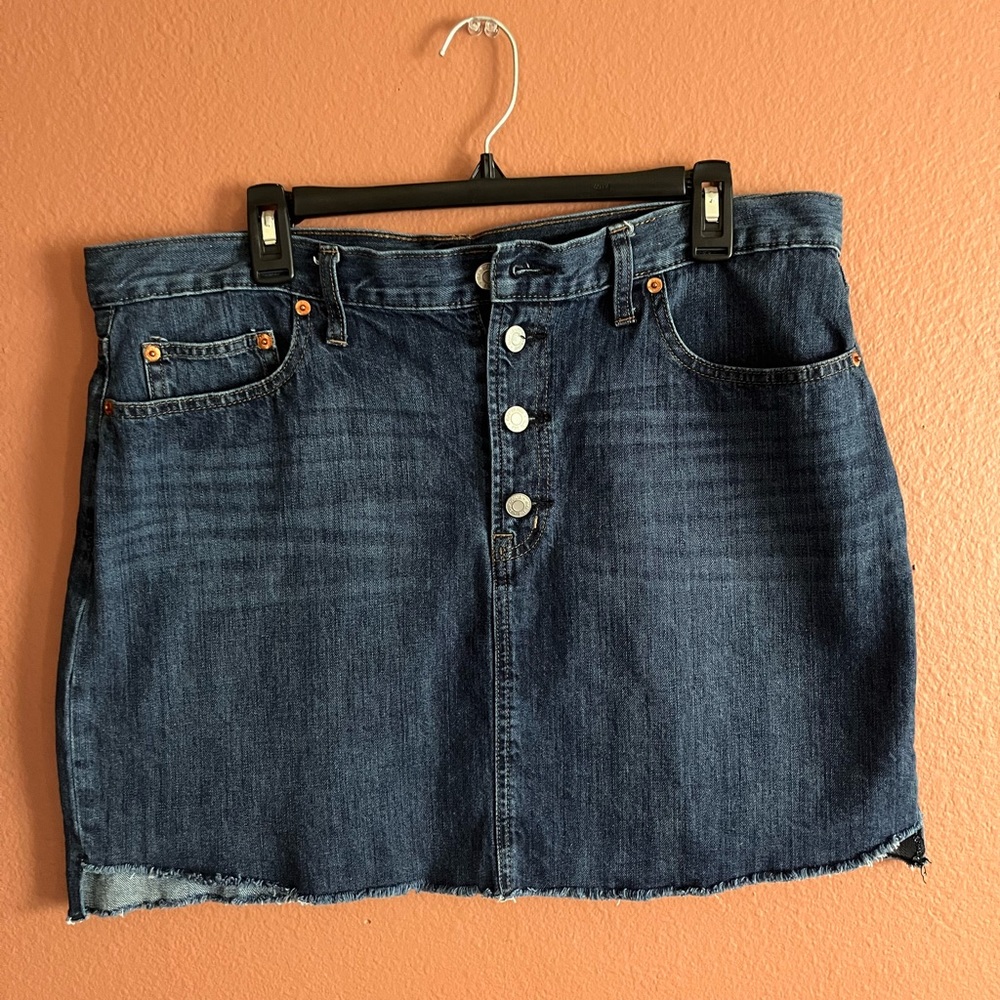 Gap denim mini skirt with 4 button fly